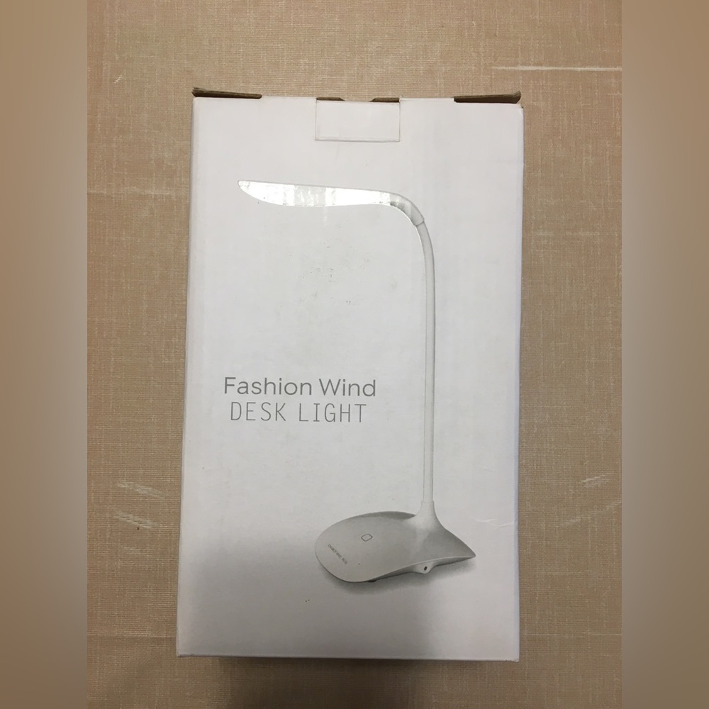 ONEFIRE Fashion wind LED desk light with USB